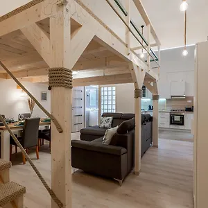 Goldcentral Danube-private Terrace-convenient Location Budapest